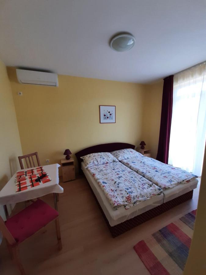 Kondics Apartmanhaz Шарвар Экстерьер фото