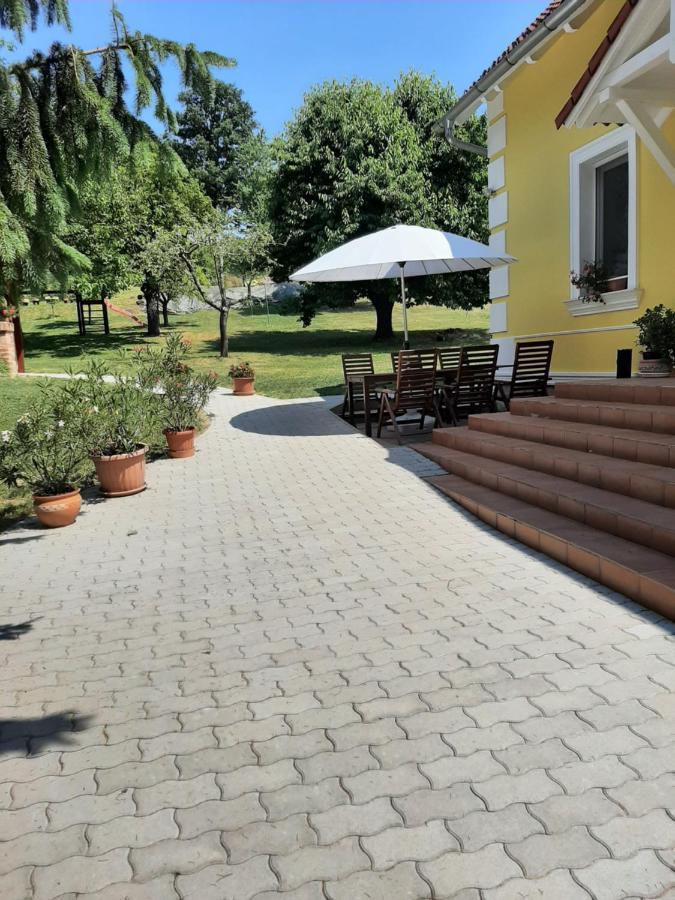 Kondics Apartmanhaz Шарвар Экстерьер фото