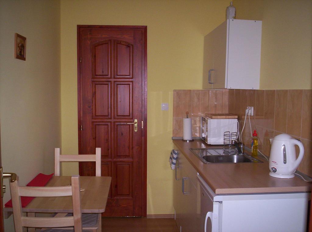 Kondics Apartmanhaz Шарвар Экстерьер фото