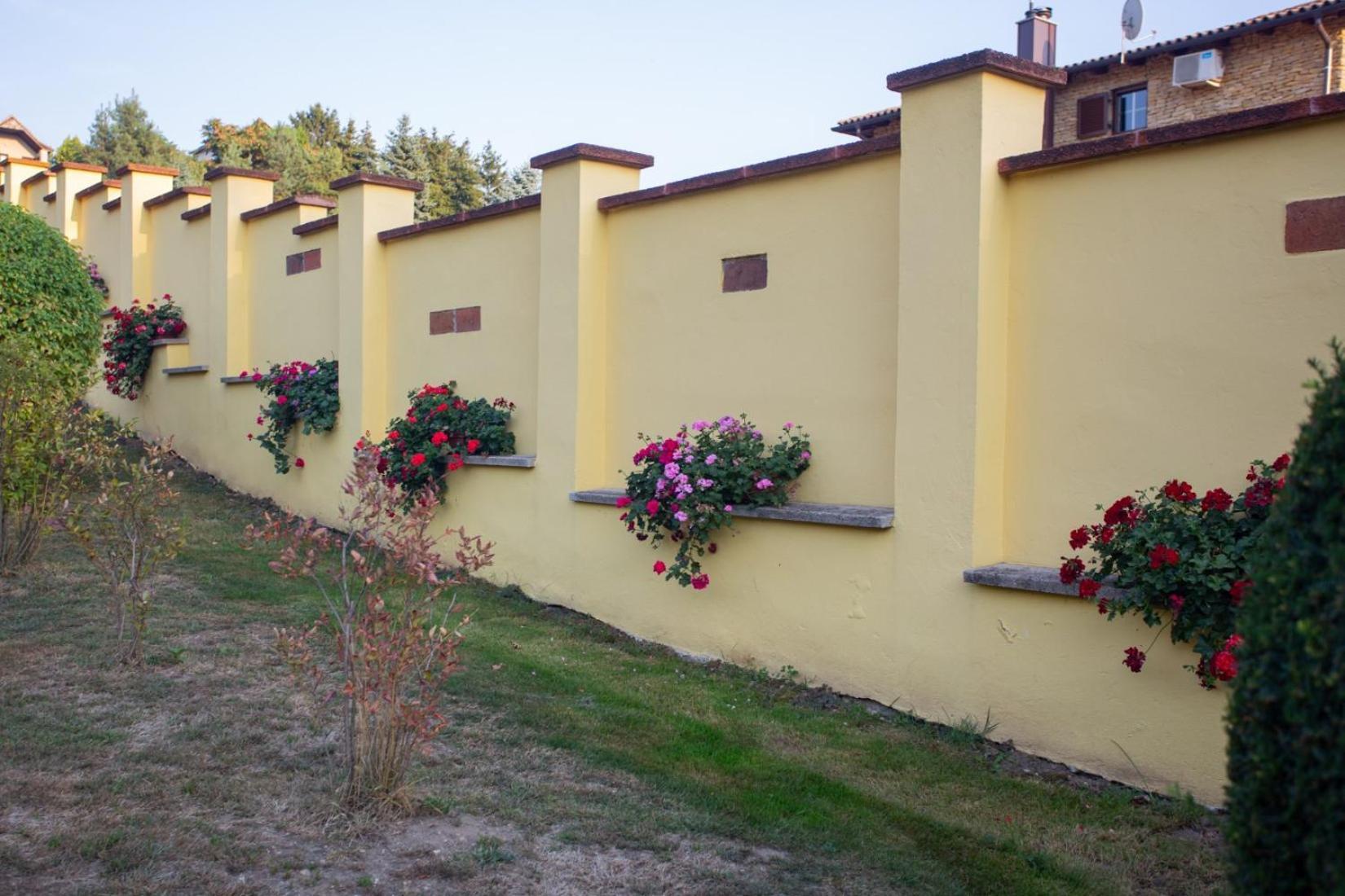 Kondics Apartmanhaz Шарвар Экстерьер фото