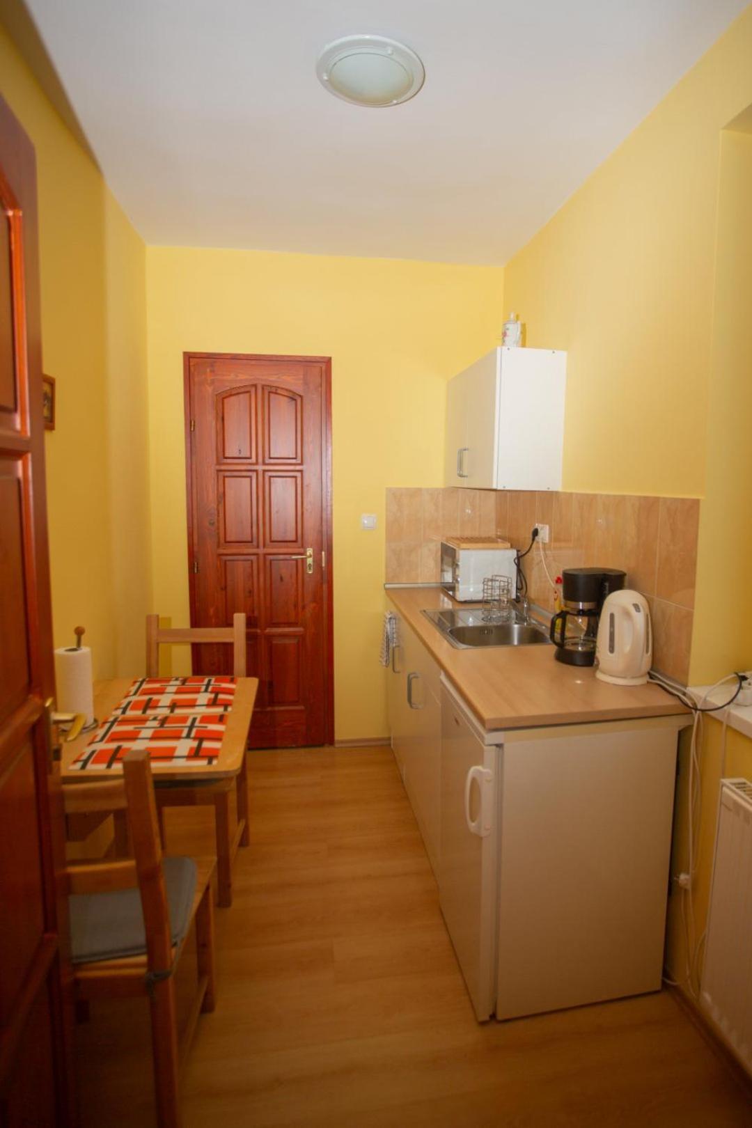 Kondics Apartmanhaz Шарвар Экстерьер фото