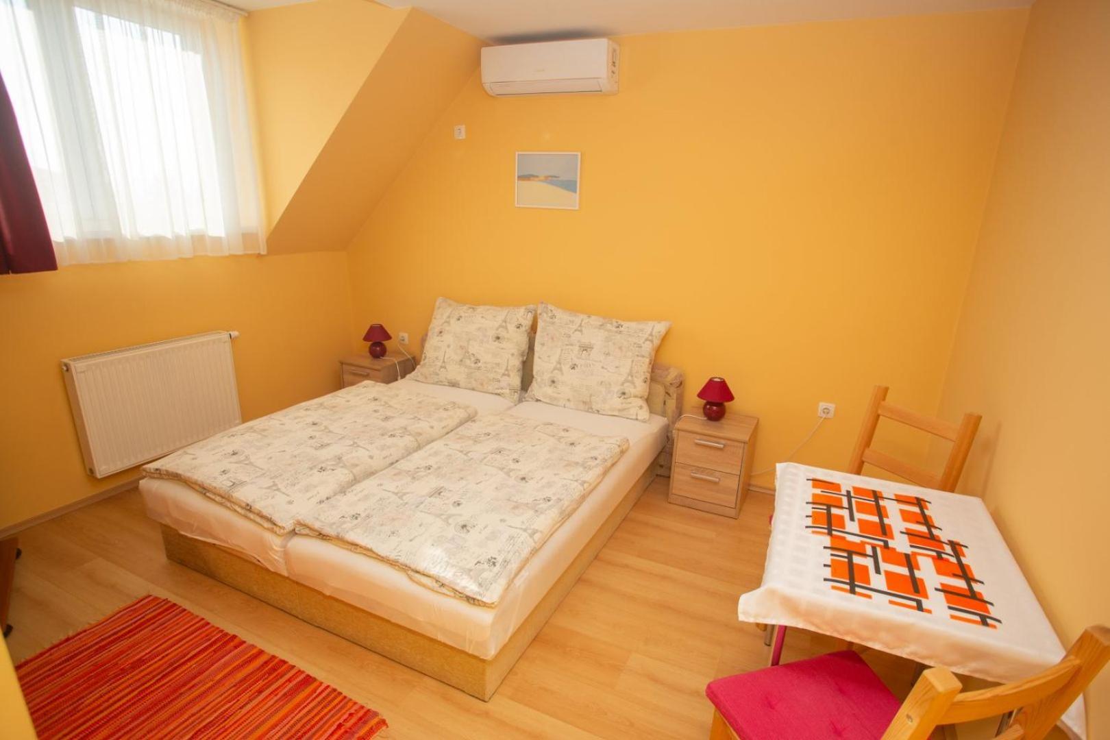 Kondics Apartmanhaz Шарвар Экстерьер фото