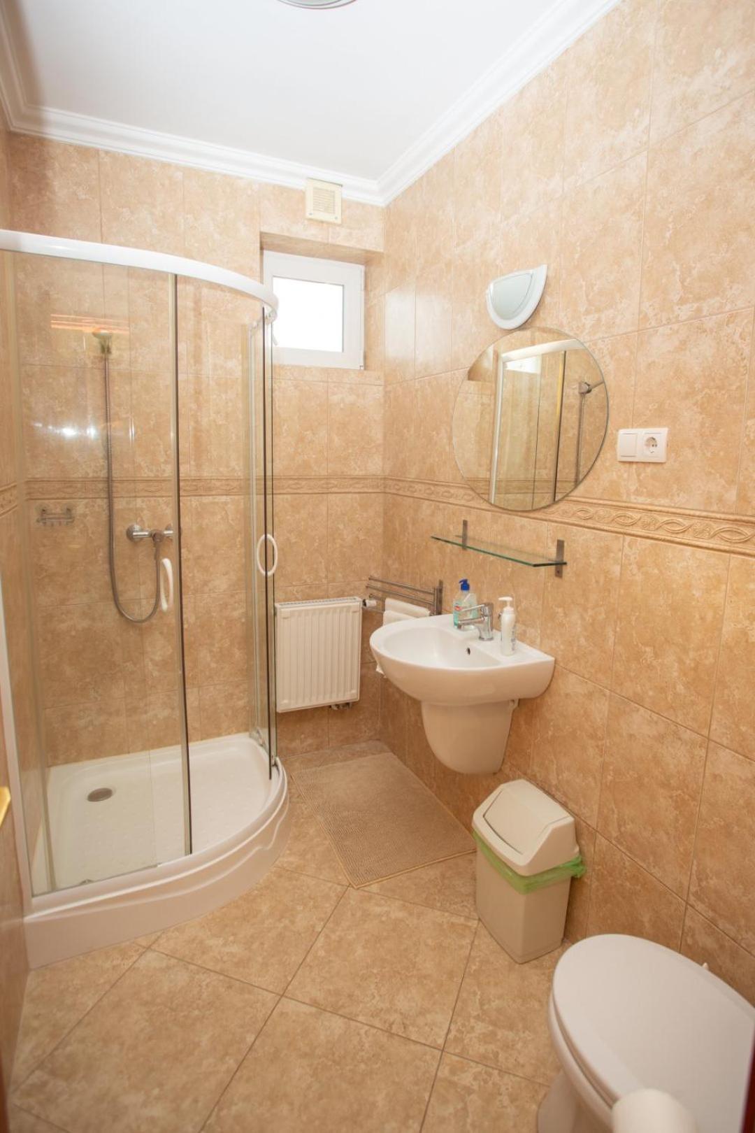 Kondics Apartmanhaz Шарвар Экстерьер фото