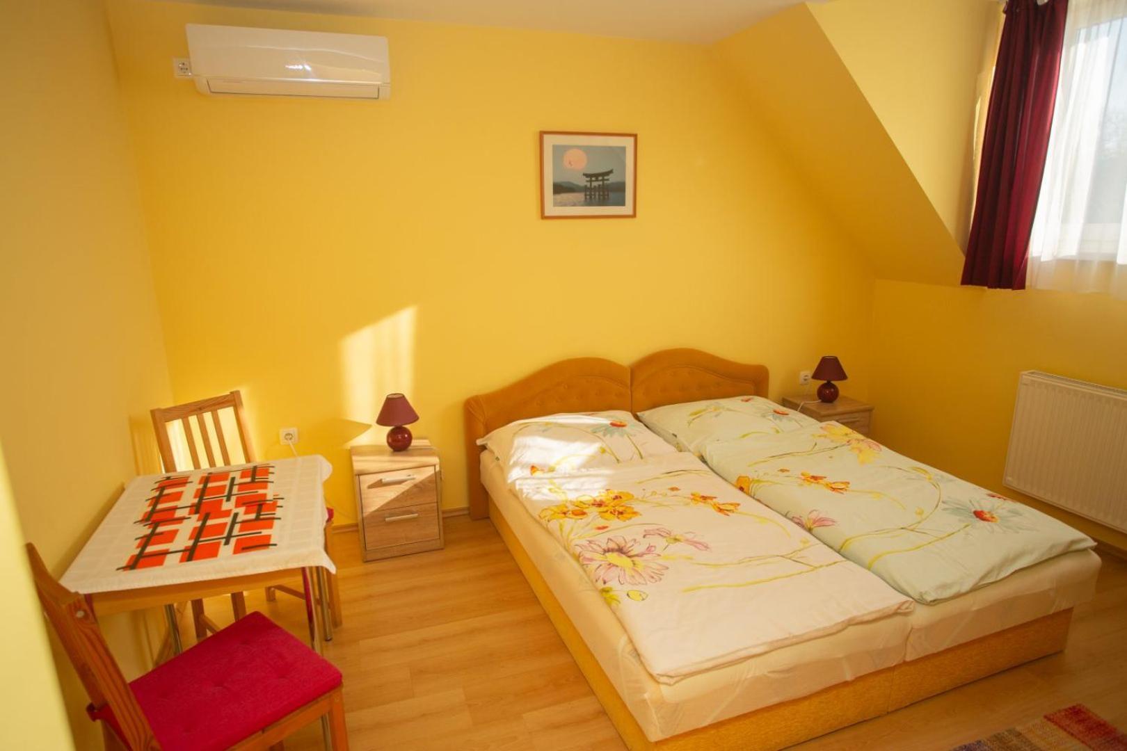 Kondics Apartmanhaz Шарвар Экстерьер фото