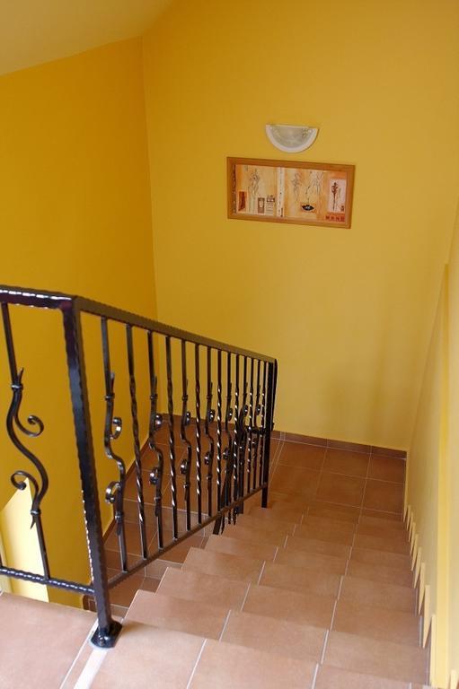 Kondics Apartmanhaz Шарвар Экстерьер фото