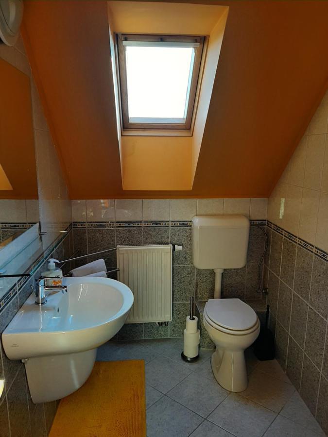 Kondics Apartmanhaz Шарвар Экстерьер фото