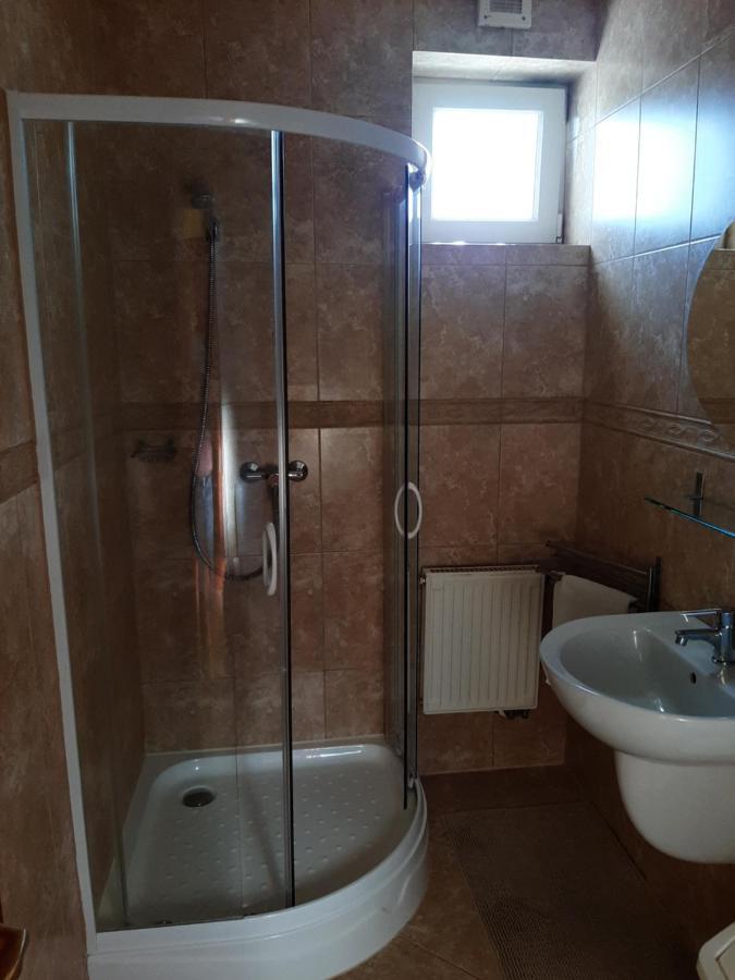 Kondics Apartmanhaz Шарвар Экстерьер фото