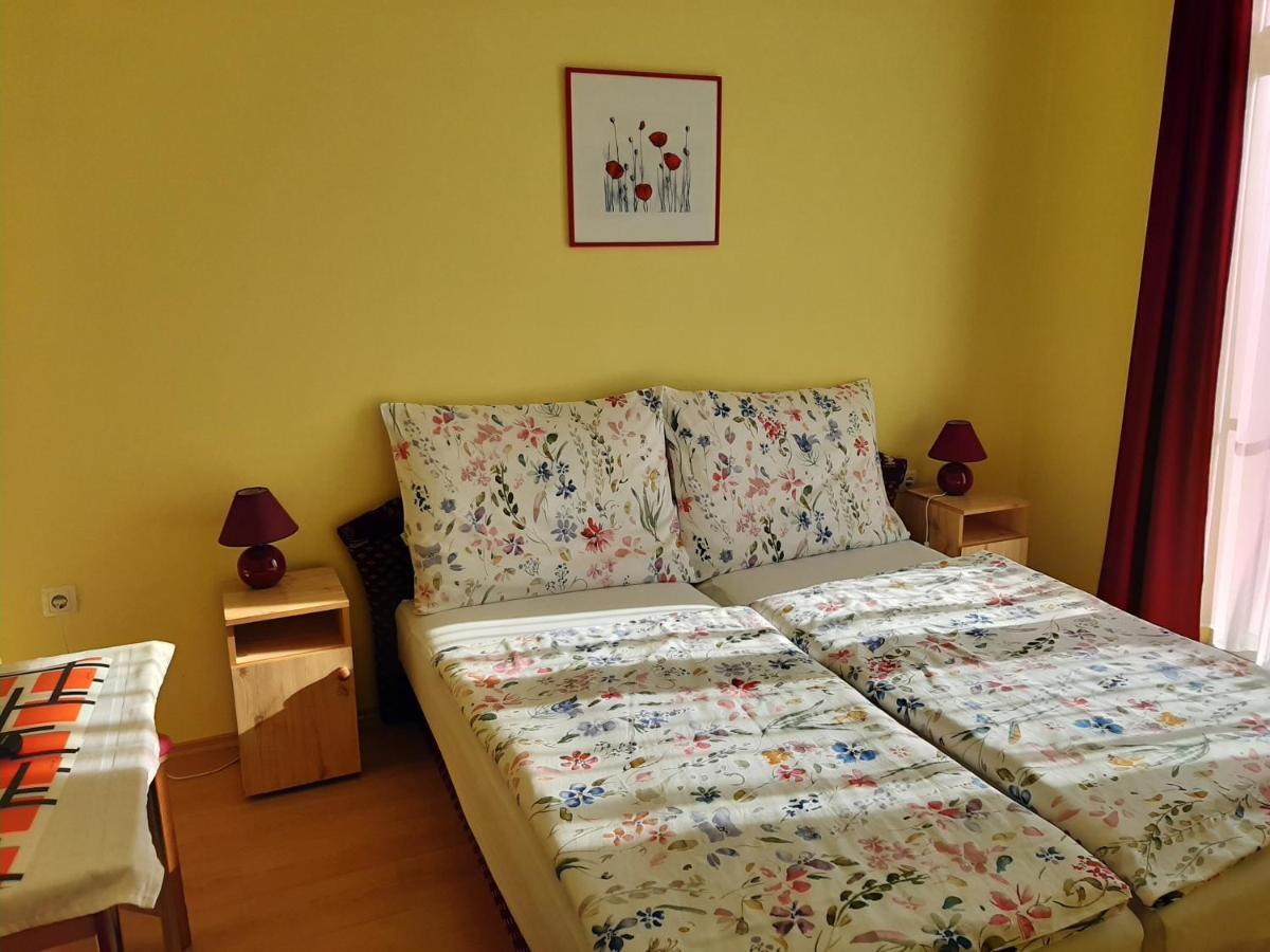 Kondics Apartmanhaz Шарвар Экстерьер фото
